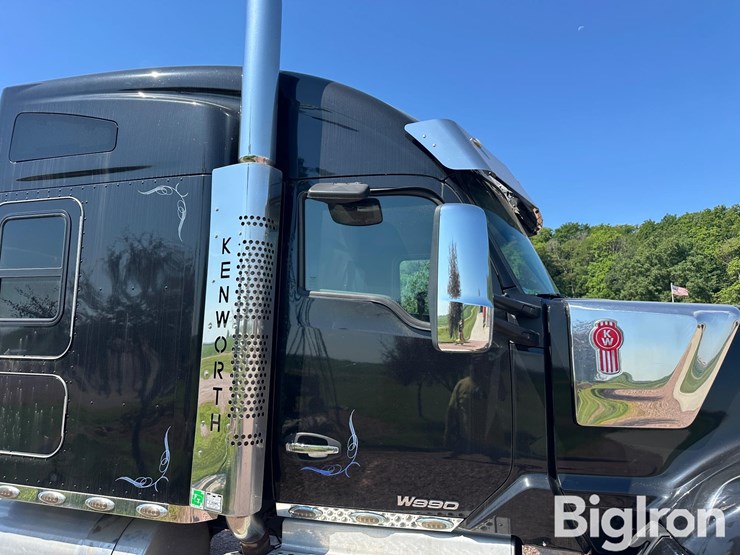 2021-kenworth-w990-image-14