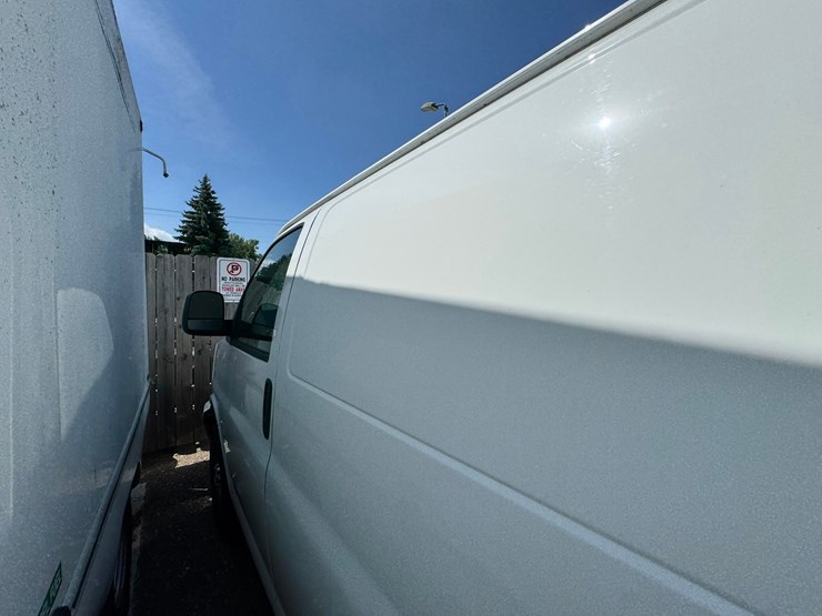 #1896-•-2008-chevy-express-van-image-24