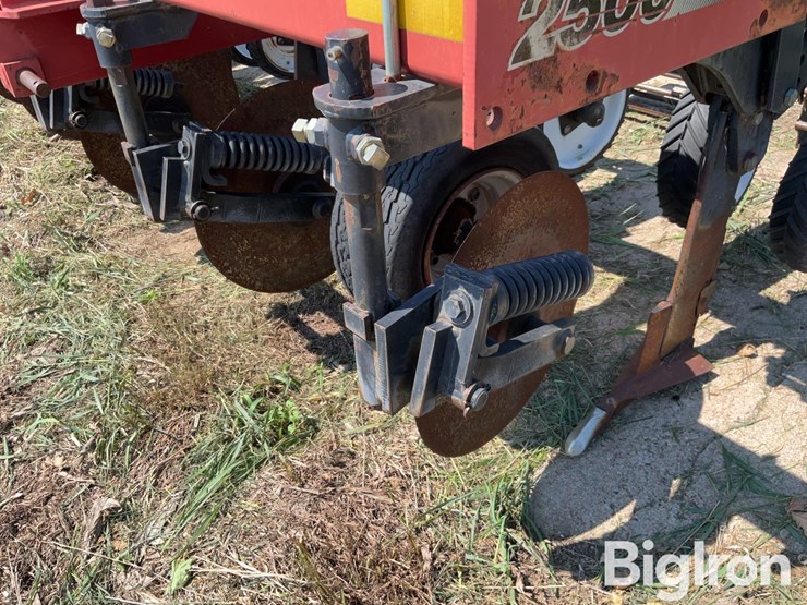 case-ih-2500-image-14