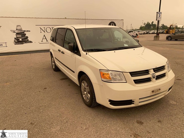 2010-dodge-grand-caravan-image-3