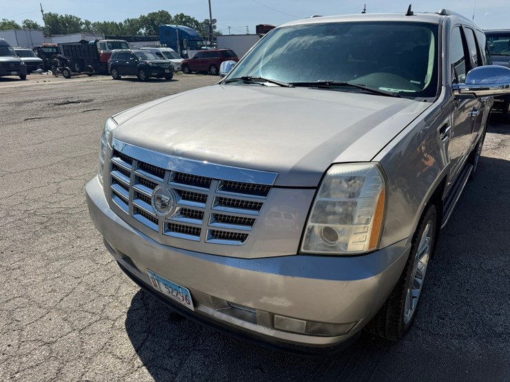 2008-cadillac-escalade-image-13