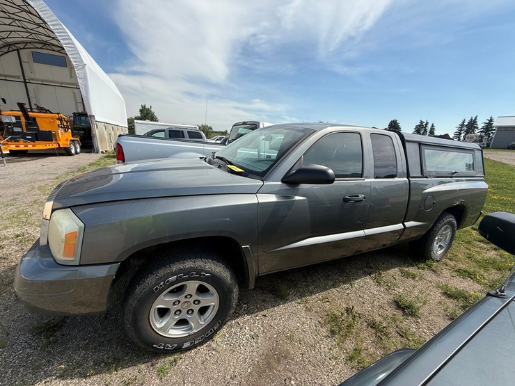 2007-dodge-dakota-image-2