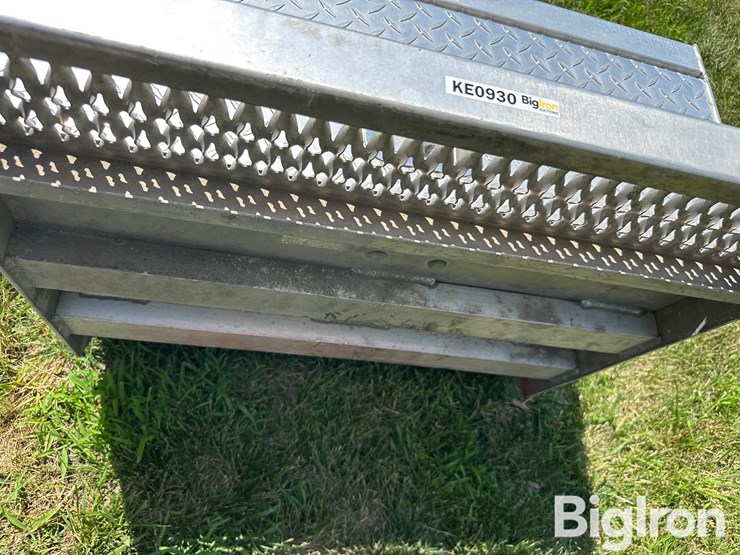 peterbilt-aluminum-step/battery-box-image-14
