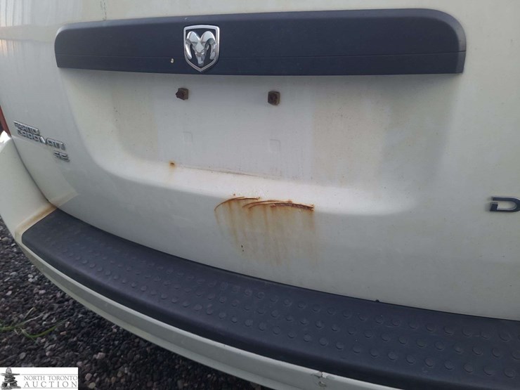 2010-dodge-grand-caravan-se-image-24