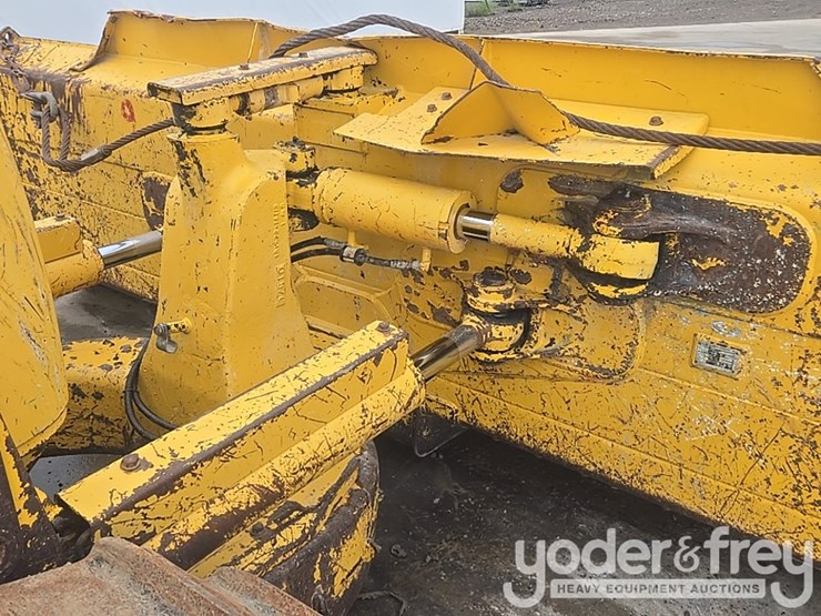 2020-komatsu-d61px-24-image-28