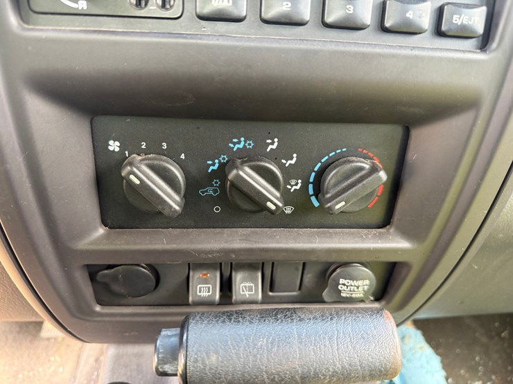2001-jeep-cherokee-image-32