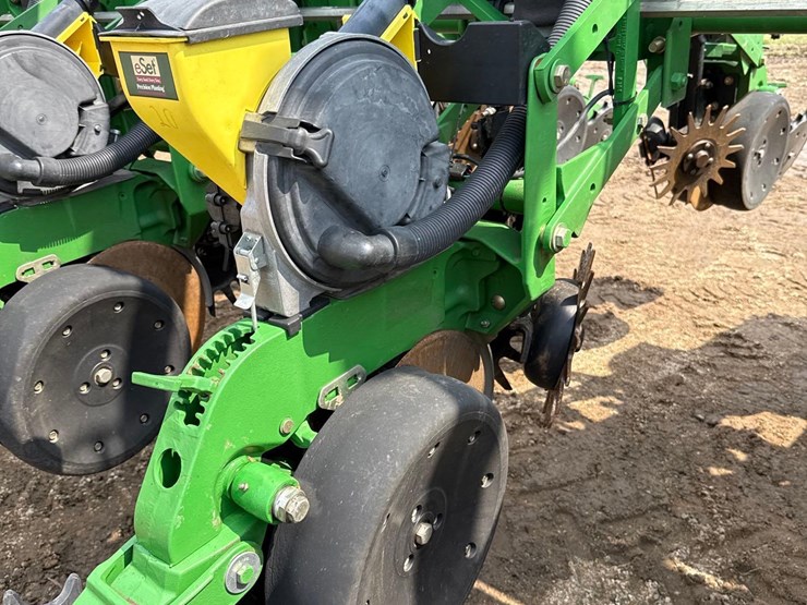 2006-john-deere-1770nt-image-14