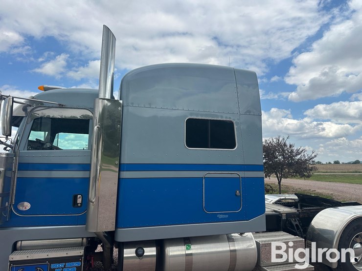 2020-peterbilt-389-image-9