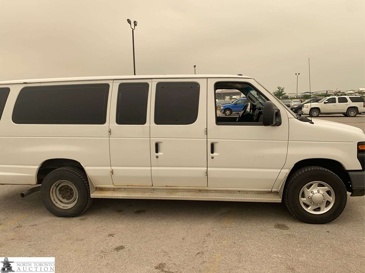 2012-ford-cargo-image-4