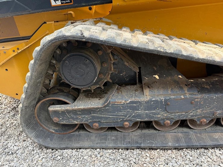 2023-deere-331g-image-13