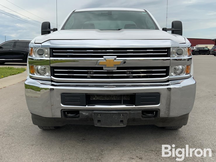2016-chevrolet-silverado-2500-image-2