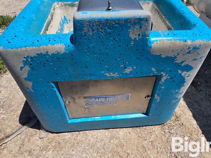 blue-river-42ch-cattle-waterer-image-17