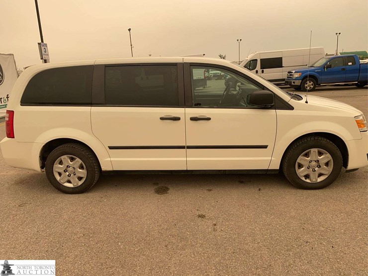 2010-dodge-grand-caravan-image-4
