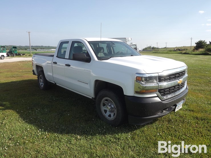 2017-chevrolet-silverado-1500-image-3