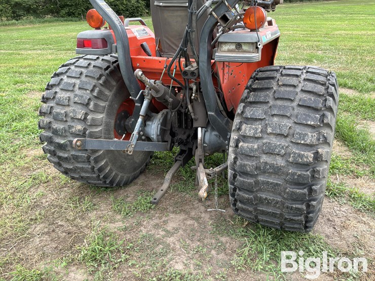 2001-kubota-l4610-image-16