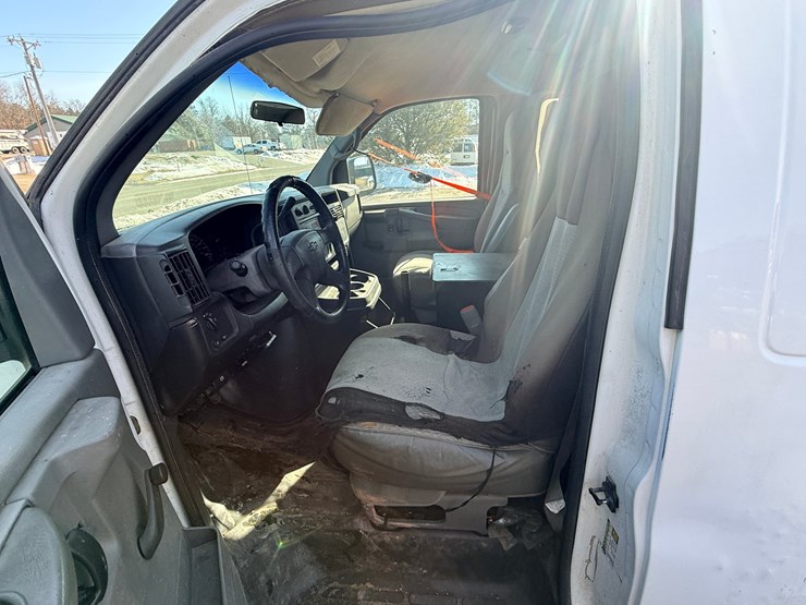 2004-chevrolet-3500-image-34