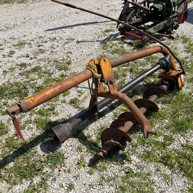 #1525 • Post hole digger 3pt