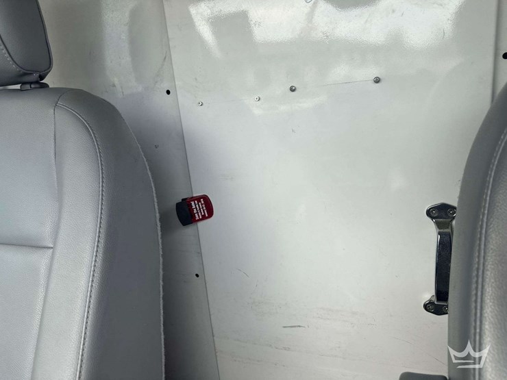 2016-ford-transit-image-30