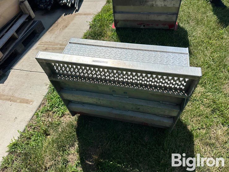 peterbilt-aluminum-step/battery-box-image-6