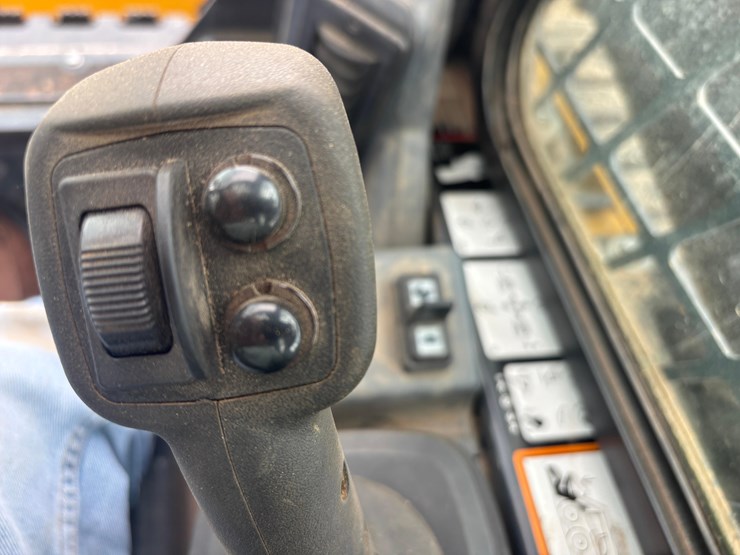 2020-deere-324g-image-15