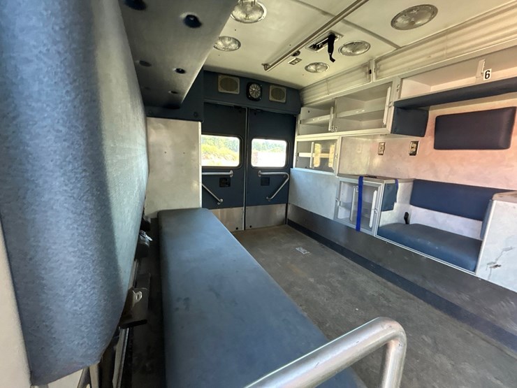 2000-ford-e350-image-42