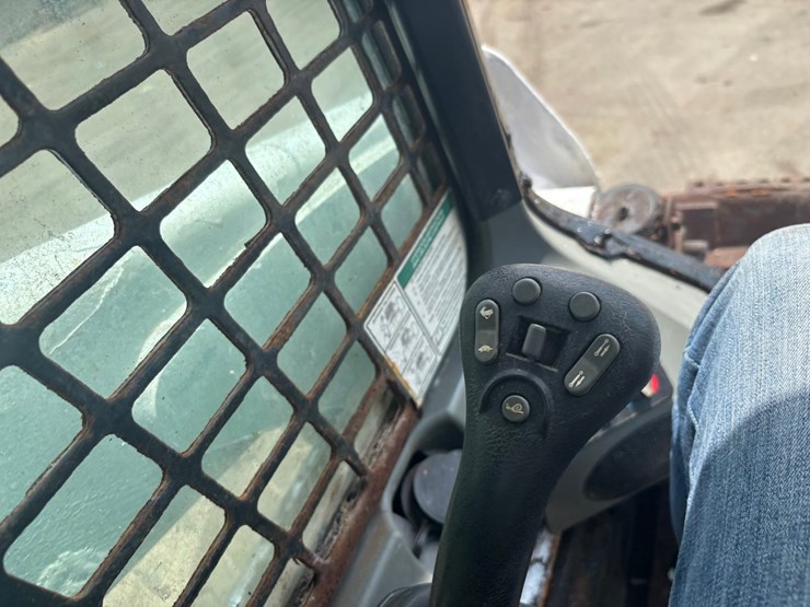 2013-bobcat-s630-image-50