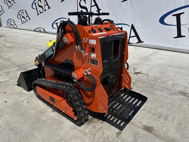 #5017-•-unused-future-ft36c-mini-skid-steer-image-3