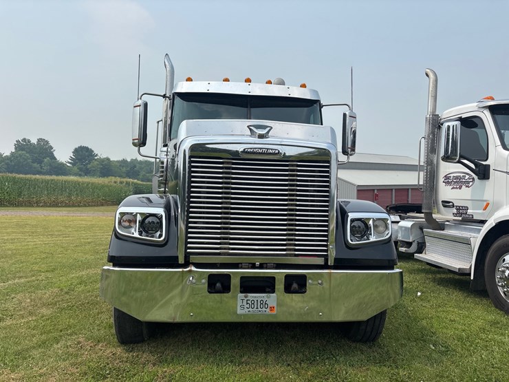2015-freightliner-coronado-122-sd-image-7