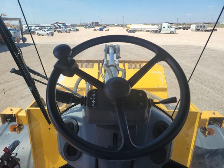 2022-john-deere-644-image-36