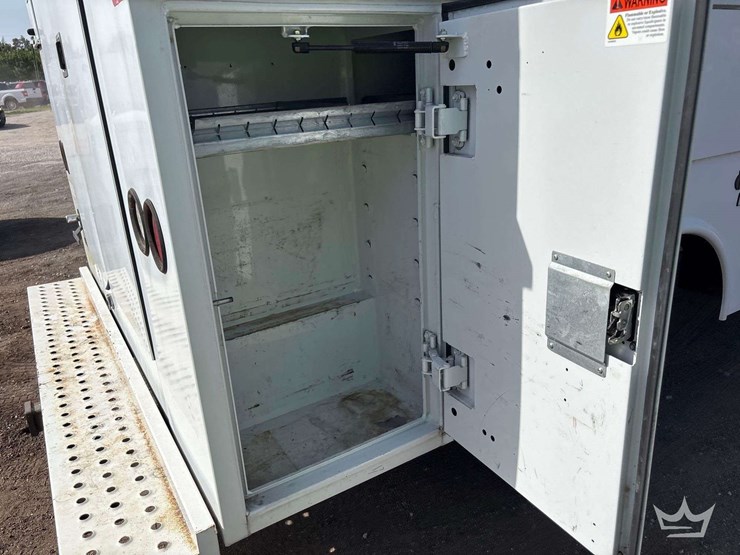 2015-ford-transit-image-24