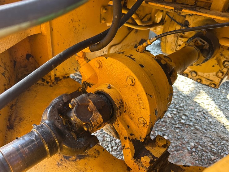2012-deere-624k-image-38