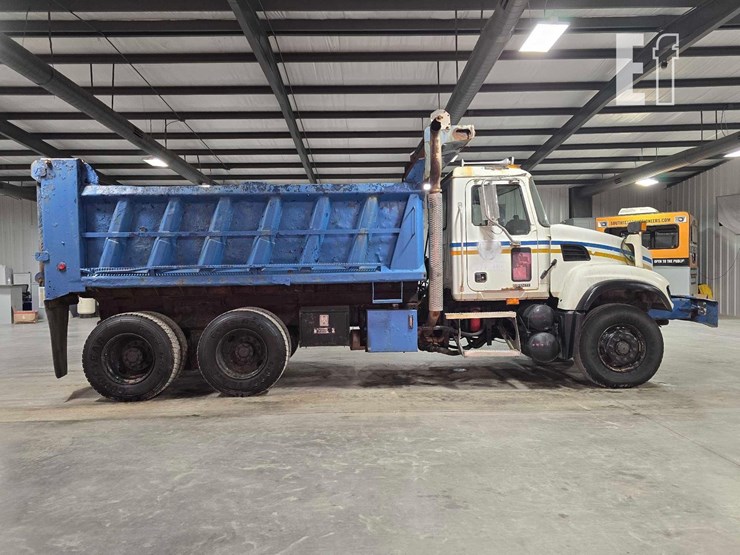 2007-mack-granite-cv713-image-6