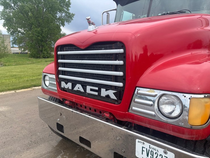 2004-mack-granite-cv713-image-11