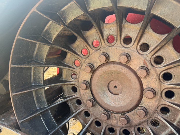 2014-case-ih-470-image-40