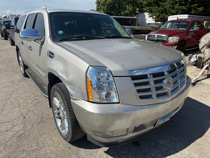 2008-cadillac-escalade-image-14