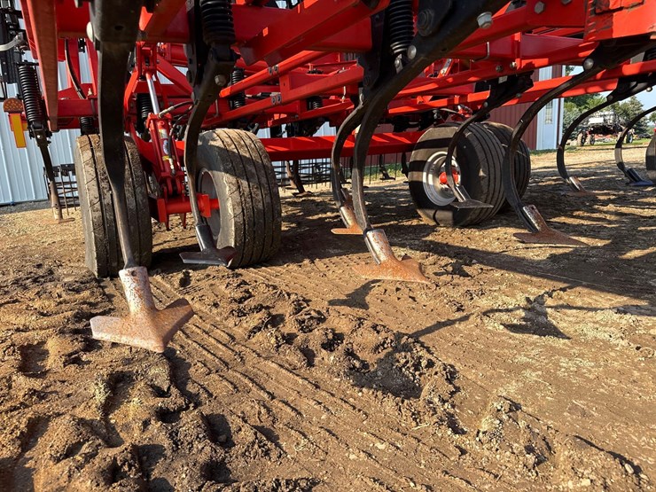 2013-kuhn-krause-5635-46ft-field-cultivator-image-37