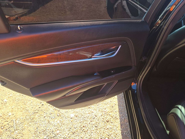 2016-cadillac-xts-luxury-sedan-4d-image-9