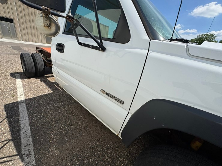 2005-chevrolet-3500hd-image-8