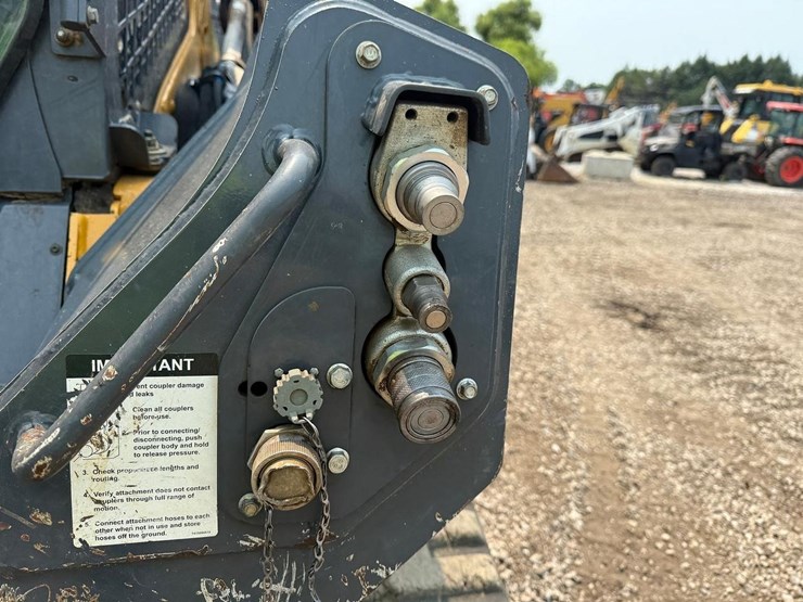 2023-deere-331g-image-11