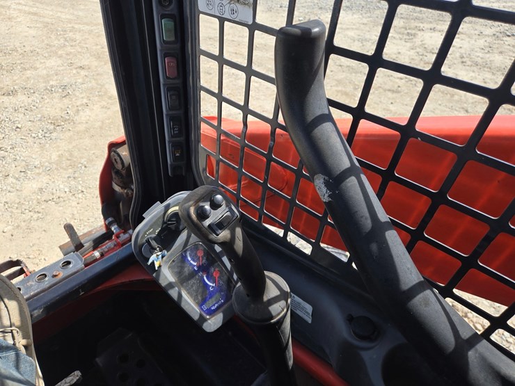 kubota-ssv75-image-37
