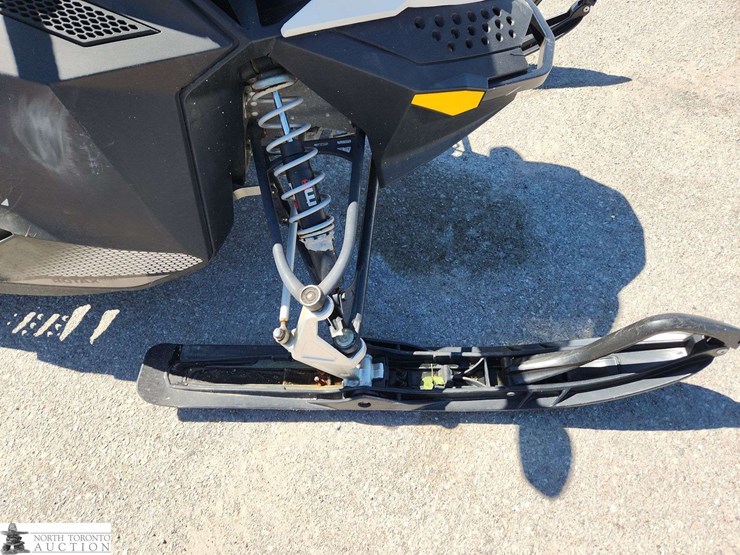 2014-grand-touring-sport-ski-doo-2014-ski-doo-grand-touring-sport-image-12