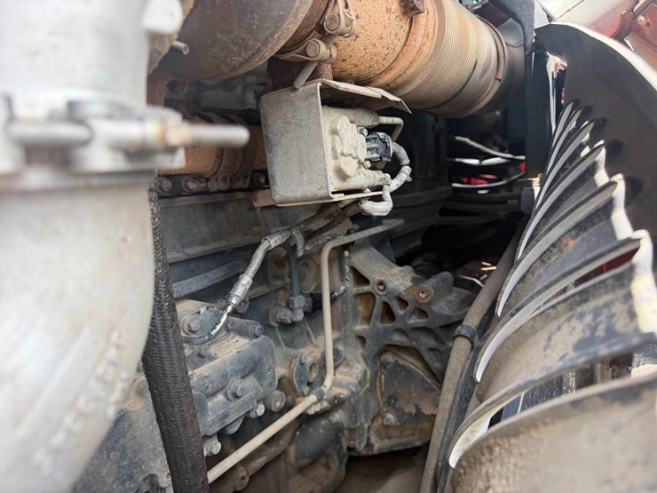 2014-case-ih-470-image-92