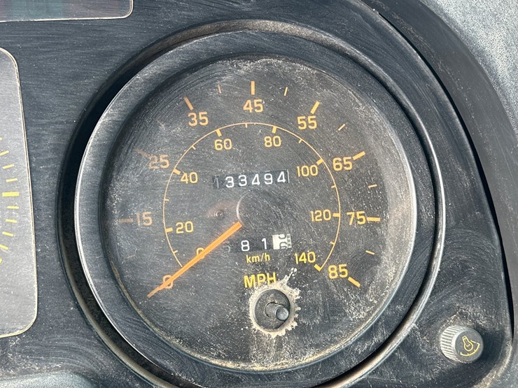 2000-gmc-t6500-image-36