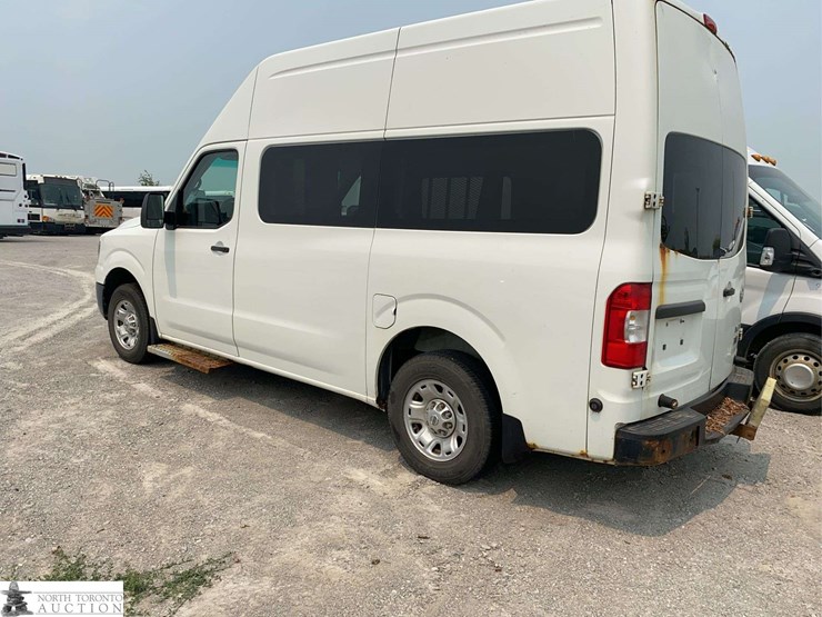 2016-nissan-nv3500hd-image-6