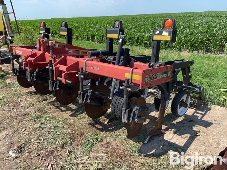 case-ih-2500-image-1