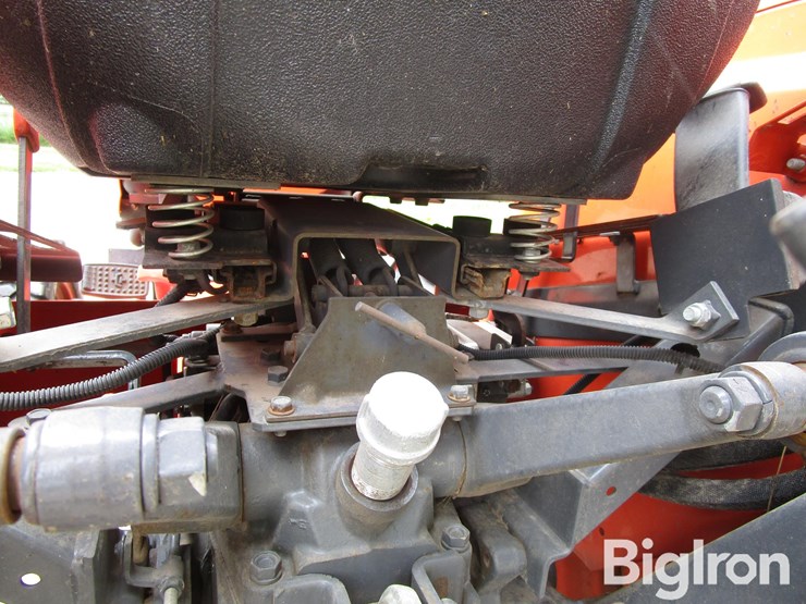 2014-kubota-l3301d-image-18