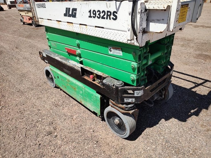 2017-jlg-1932r-image-15