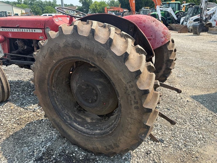 massey-ferguson-135-image-17