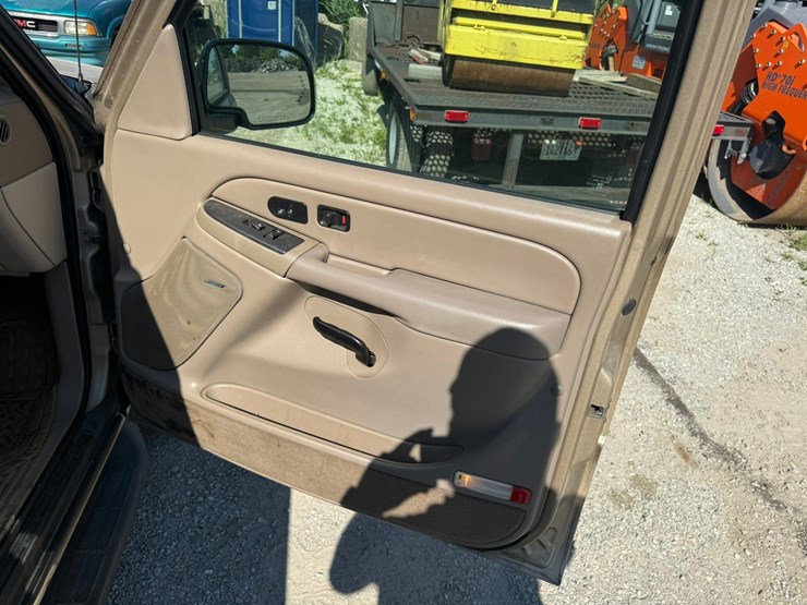 2005-chevrolet-tahoe-image-20
