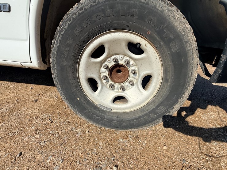 2004-chevrolet-3500-image-47